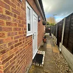 Studio-1-Staines/Heathrow/London-Own Entrance
