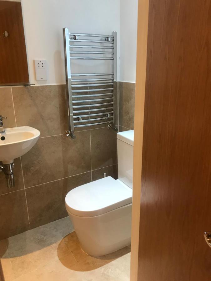Studio-1-staines/heathrow/london-own Entrance Apartment *
