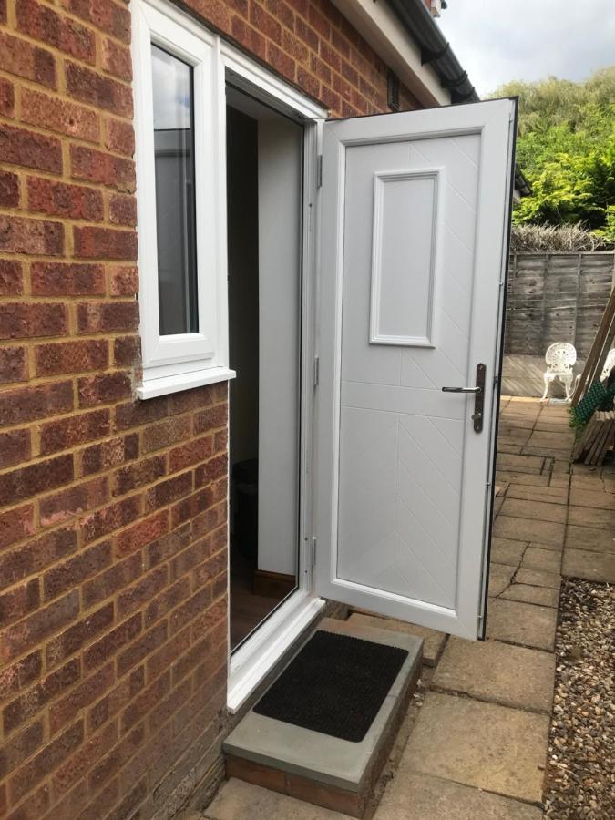 Apartment Studio-1-staines/heathrow/london-own Entrance *