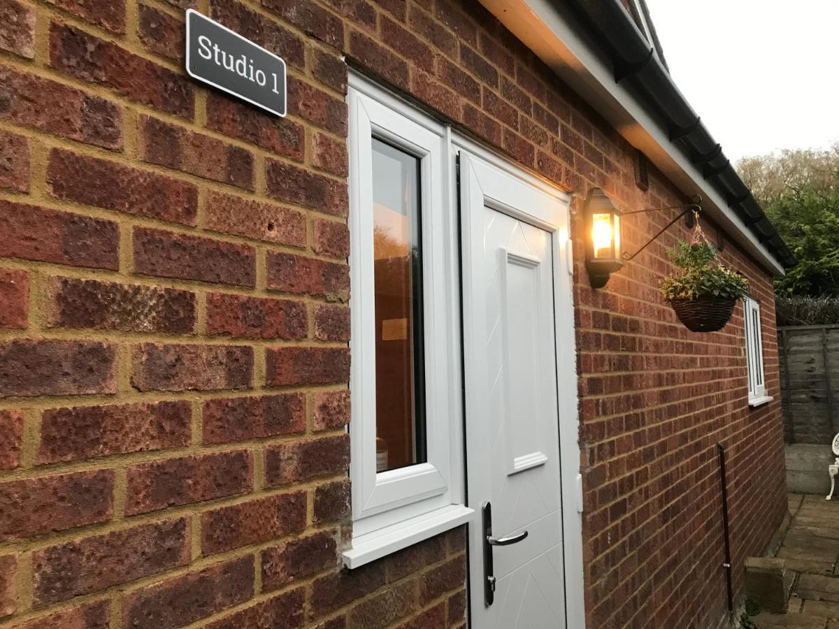Studio-1-staines/heathrow/london-own Entrance Apartment Staines-upon-Thames