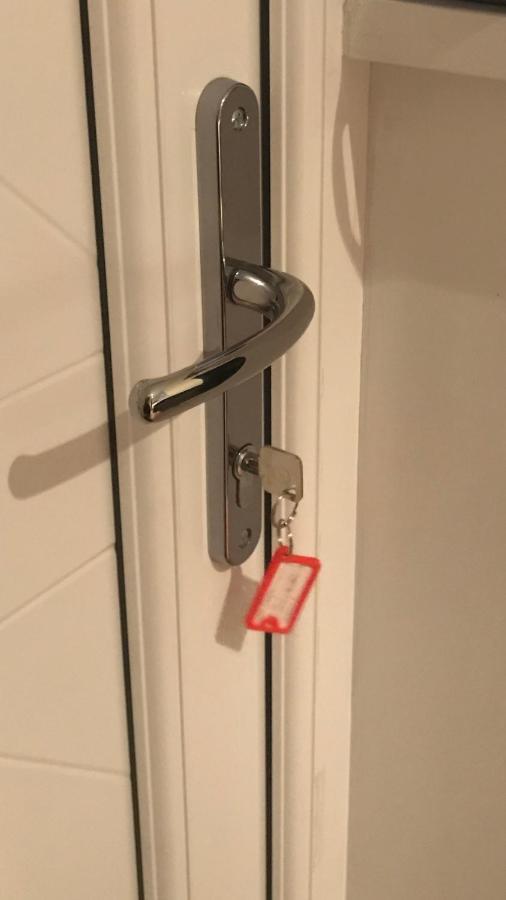 Studio-1-staines/heathrow/london-own Entrance
