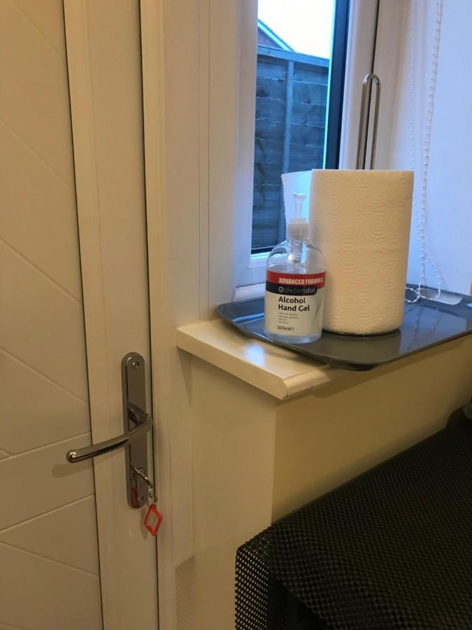 Studio-1-staines/heathrow/london-own Entrance