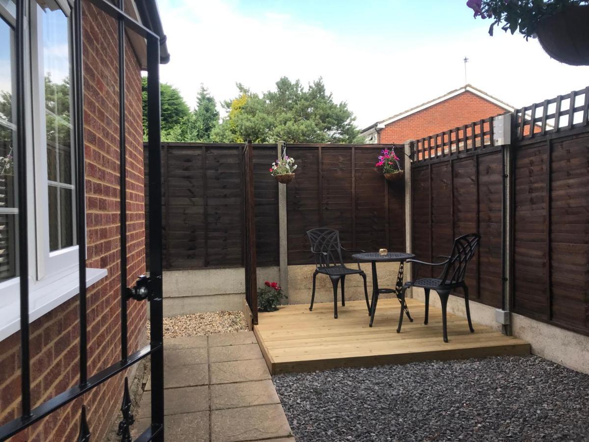 Apartment Studio-1-staines/heathrow/london-own Entrance Staines-upon-Thames
