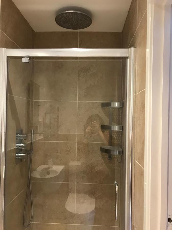 Apartment Studio-1-staines/heathrow/london-own Entrance Staines-upon-Thames