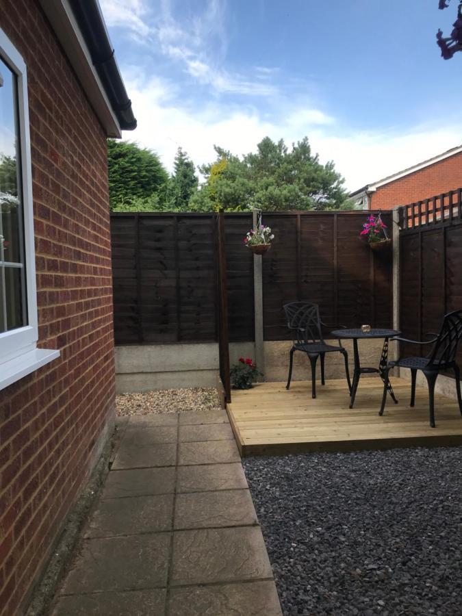 Studio-1-staines/heathrow/london-own Entrance Apartment