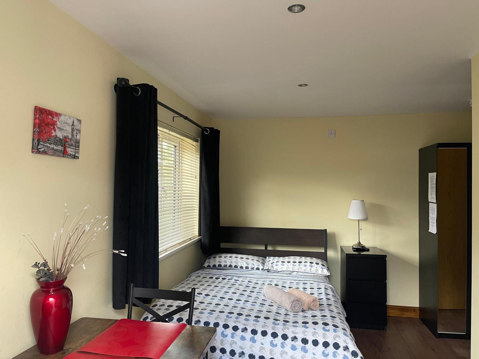 Studio-1-staines/heathrow/london-own Entrance Apartment Staines-upon-Thames