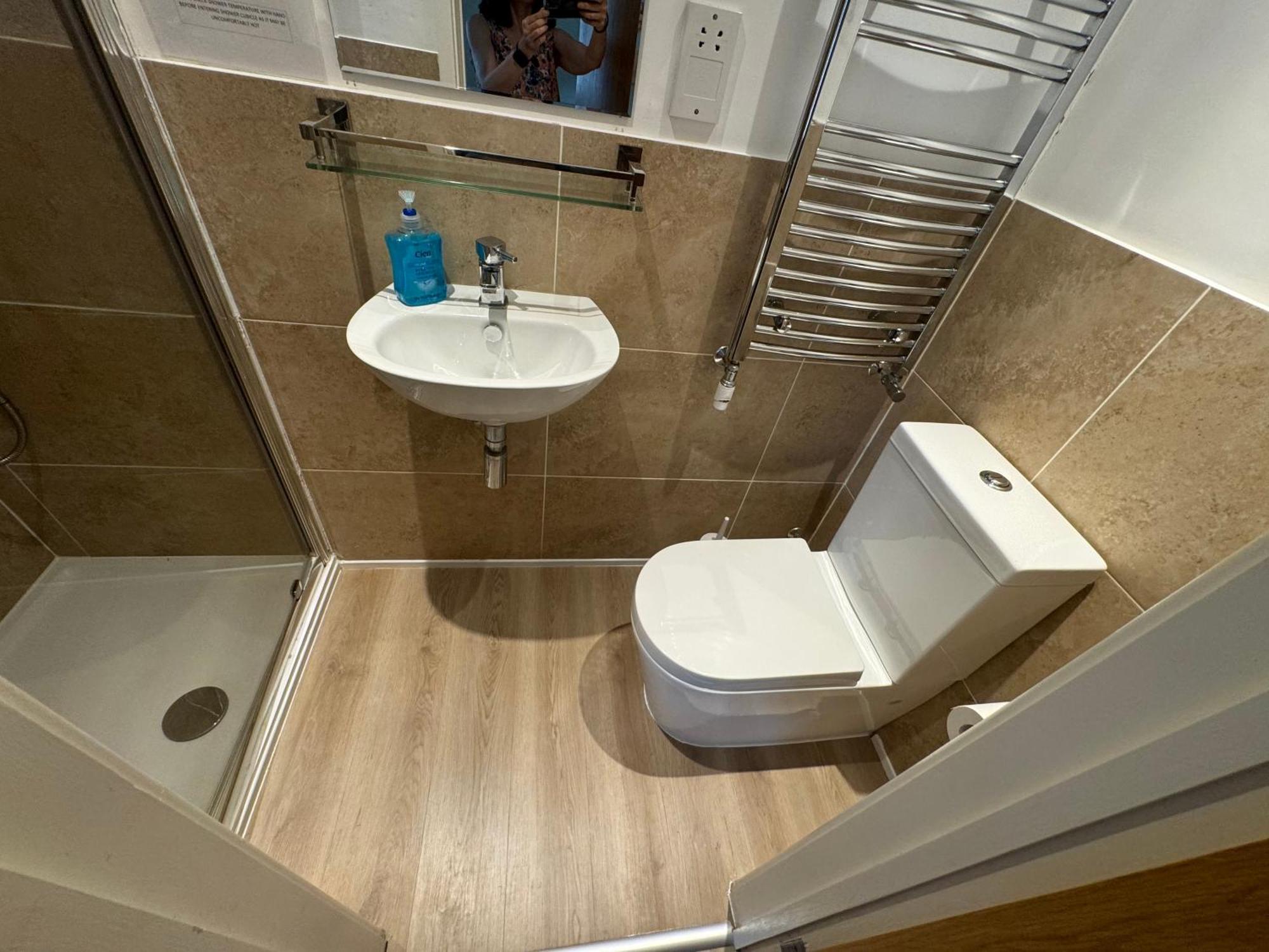 Studio-1-staines/heathrow/london-own Entrance *